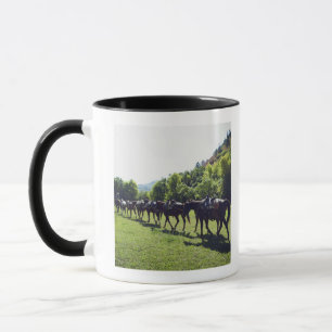 Pferde, die in eine Linie gehen Tasse