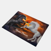 Pferde, die in einem schlechten Blitzsturm kämpfen Fußmatte (Schrägansicht)