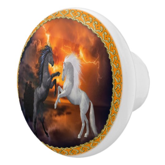 Pferde, die in einem schlechten Blitzsturm kämpfen Keramikknauf (Rechts)