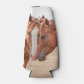 Pferde, die in einer Weide nass werden Flaschenkühler (Vorderseite)