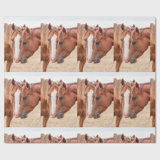 Pferde, die in einer Weide nass werden Geschenkpapier (Flach)