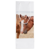 Pferde, die in einer Weide nass werden Geschenktüte Für Weinflaschen (Rückseite)