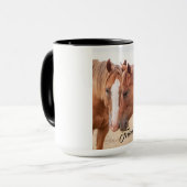 Pferde, die in einer Weide nass werden Tasse (Vorderseite Links)