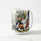 Pferde, die sich zwischen lebendigen Blume und Pfl Kaffeetasse (VorderseiteRechts)