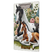 Pferde, die sich zwischen lebendigen Blume und Pfl Klemmbrett (Links)