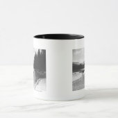 Pferde, die von trinken und einen Fluss kreuzen Tasse (Zentrum)