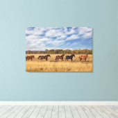 Pferde direkt vor dem Grand Teton Nationalpark Leinwanddruck (Insitu (Holzboden))