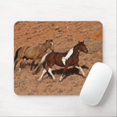 Pferde durch das große Horn MT der Muschel Wyoming Mousepad (Mit Mouse)