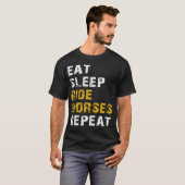 Pferde essen Schlaf T-Shirt (Vorne ganz)