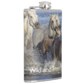 Pferde galoppieren im Wasser Flachmann (Rechts)