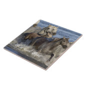 Pferde galoppieren im Wasser Fliese (Seite)