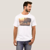 Pferde im Nebel des Morgens T-Shirt (Vorne ganz)
