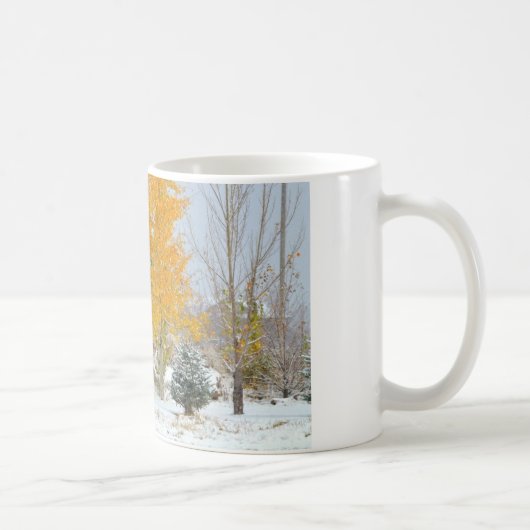 Pferde im Schnee mit farbigem Baum Kaffeetasse (Rechts)