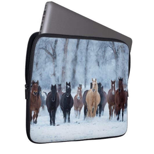 Pferde in der Kälte Laptopschutzhülle (Vorne Rechts)