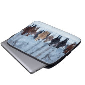 Pferde in der Kälte Laptopschutzhülle (Vorne Knopf)