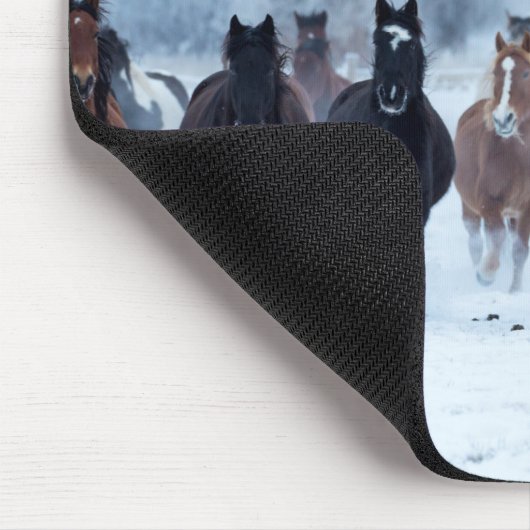 Pferde in der Kälte Mousepad (Ecke)
