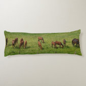 Pferde in der Weide Seitenschläferkissen (Rückseite)