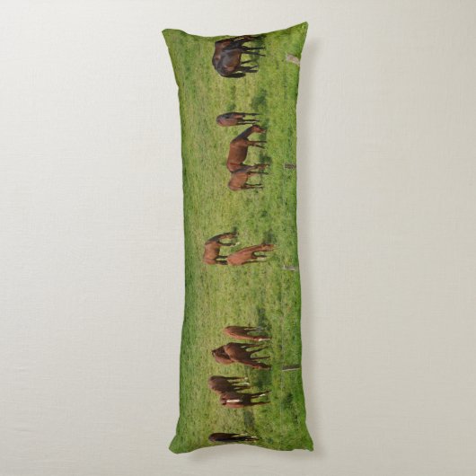 Pferde in der Weide Seitenschläferkissen (Rückseite (Vertikal))