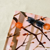 Pferde in einem Roten Wald Strandtuch (Beispiel)