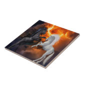 Pferde kämpfen in einem schlechten Blitzschlag Fliese (Seite)