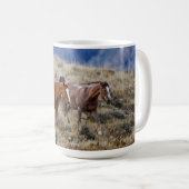 Pferde Roaming in den Hügeln Kaffeetasse (VorderseiteRechts)