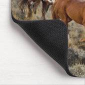 Pferde Roaming in den Hügeln Mousepad (Ecke)