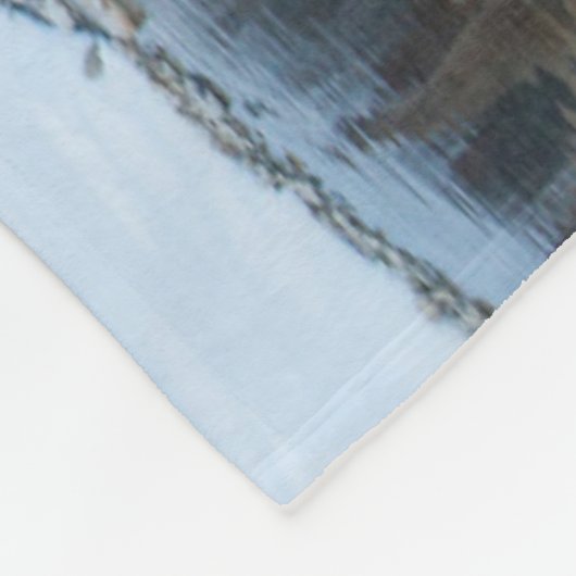 Pferde überqueren den Bach Fleecedecke (Ecke)