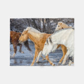 Pferde überqueren den Strom Fleecedecke (Vorderseite (Horizontal))