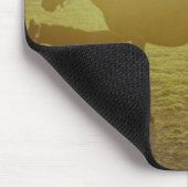 Pferde und Fohlen auf Weideland Mousepad (Ecke)