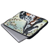 Pferde und Fohlen ruhen Amid blühende Bäume Laptopschutzhülle (Vorne Knopf)