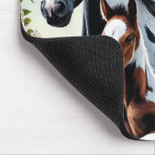 Pferde und Fohlen ruhen Amid blühende Bäume Mousepad (Ecke)