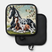 Pferde und Fohlen ruhen Amid blühende Bäume Topflappen (Vorderseite/Rückseite)