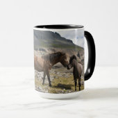 Pferdebestand, in der Nähe von Hofn, Island Tasse (VorderseiteRechts)