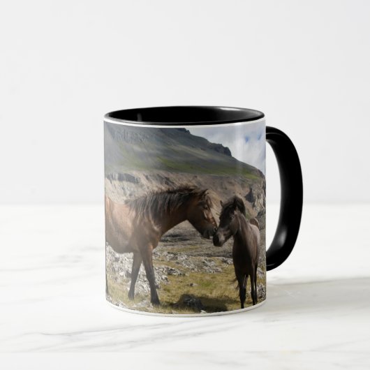 Pferdebestand, in der Nähe von Hofn, Island Tasse (VorderseiteRechts)