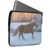 Pferdefahrt im Winter auf der Hideout Ranch Laptopschutzhülle (Vorne Rechts)