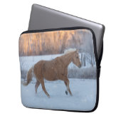 Pferdefahrt im Winter auf der Hideout Ranch Laptopschutzhülle (Vorderseite Links)