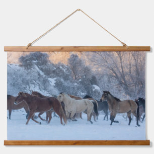Pferdefahrt im Winter auf der Hideout Ranch Wandteppich Mit Holzrahmen