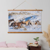 Pferdefahrt im Winter auf der Hideout Ranch Wandteppich Mit Holzrahmen (Schlafzimmer)