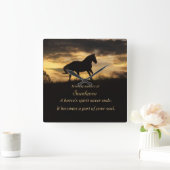 Pferdegeist des Namens eines Pferdes Quadratische Wanduhr (Zuhause)