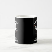 Pferdegewehrte Schwerkraft-Karos Kaffeetasse (Mittel)