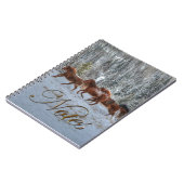 Pferdeherde, die im Winterschnee laufen Notizblock (Linke Seite)