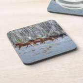 Pferdeherde, die im Winterschnee laufen Untersetzer (Linke Seite)