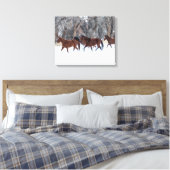 Pferdeherde, die in Winterschnee laufen Leinwanddruck (Insitu (Schlafzimmer))