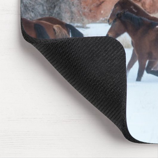 Pferdeherde im Schnee Mousepad (Ecke)
