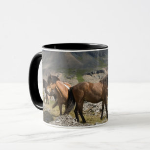 Pferdeherde nahe Hofn, Island Tasse