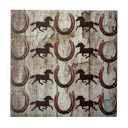 Pferdehufeisen auf Scheunen-hölzernen Fliese (Vorderseite)