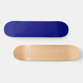 Pferdeköpfe in blauem Artdeco Skateboard (Horizontal)
