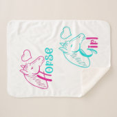 Pferdemädchen in Rosa und Türkis Sherpadecke (Vorderseite (Horizontal))