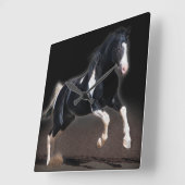 Pferdeporträt VIII Quadratische Wanduhr (Winkel)