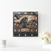 Pferdeschild mit Stall und Adler in der Abenddämme Quadratische Wanduhr (Zuhause)